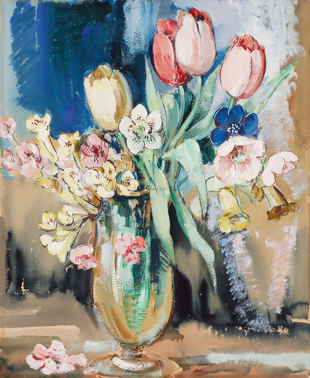 Stilleben mit Frühlingsstrauß in Glasvase.