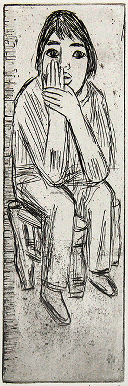 Isabell, sitzend, beide Arme aufgestützt.