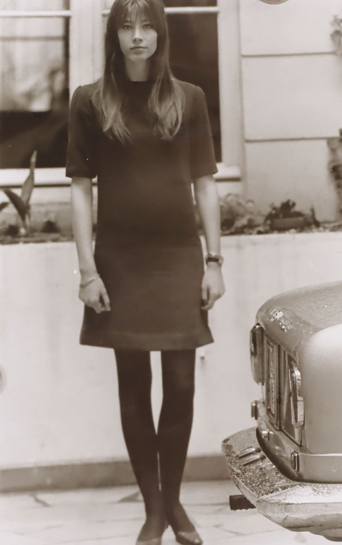 Die Sängerin Françoise Hardy, stehend.