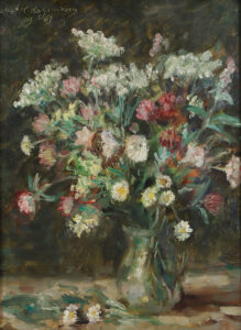 Wiesenblumenstrauß in Glasvase.