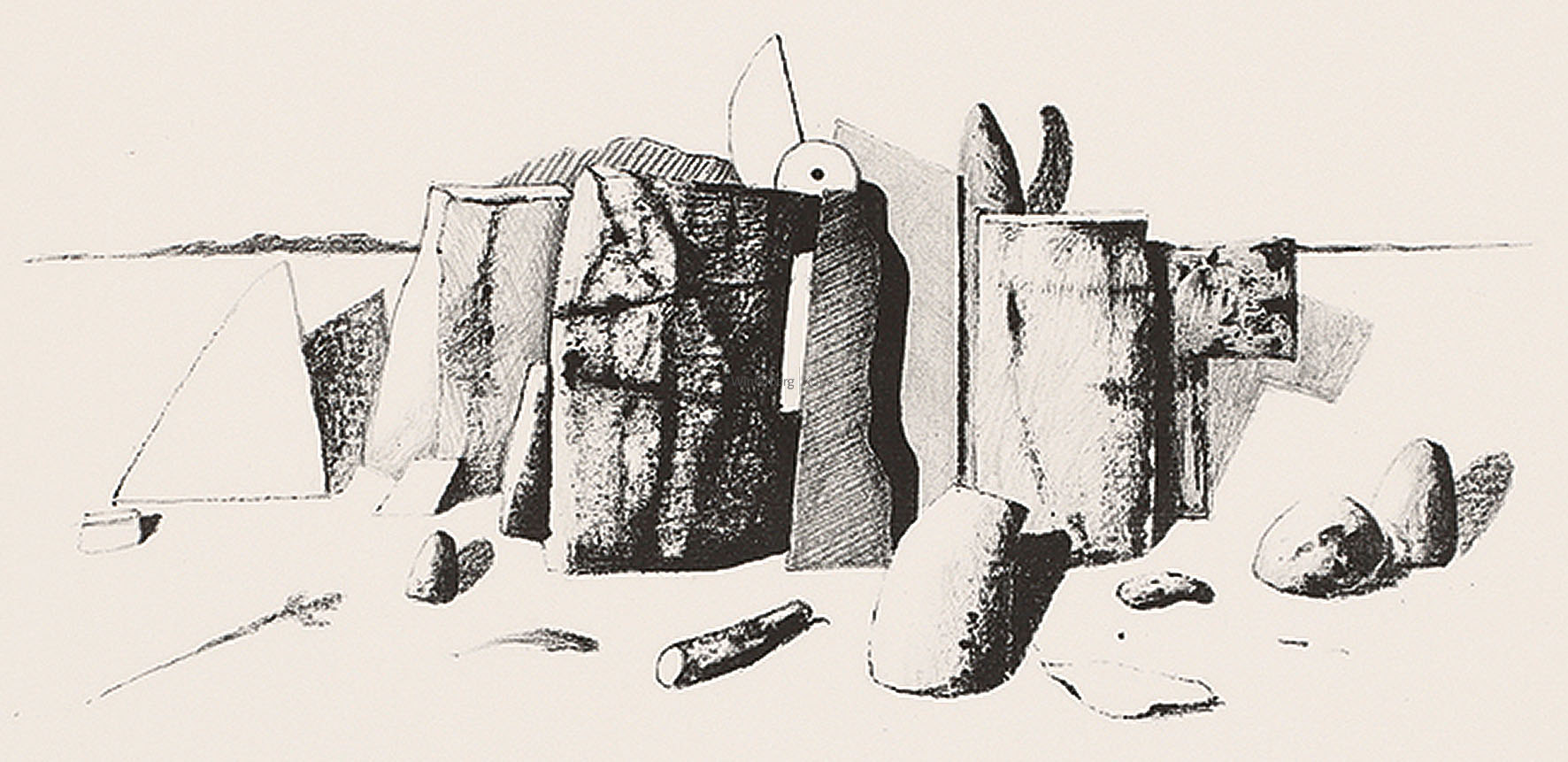 Auf dem Podest – Stierschädel – Verschiedene Gegenstände.