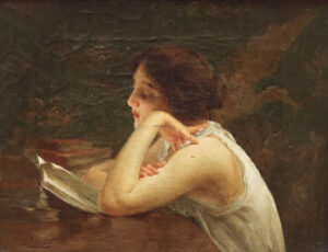 Bei Lichtschein lesendes junges Mädchen.